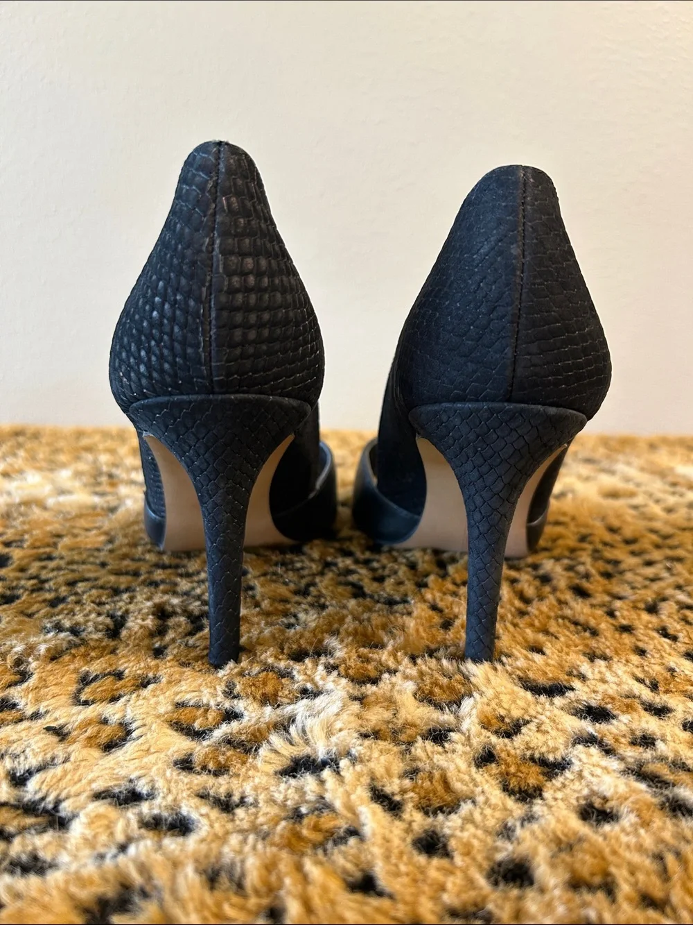 Vince Camuto Black Pointed Toe Leather Pumps